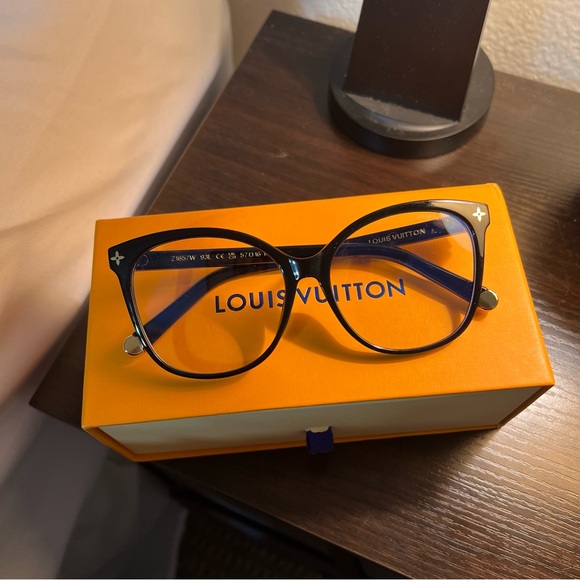 Lv eyeglasses - Picture 1 of 8